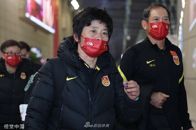 在影片中导演常常有意淡化表演，用长镜头拍摄营造真实时空环境，人物对话遵从生活原貌，追求细节真实，力求带给观众最大程度的亲近感、真实感。